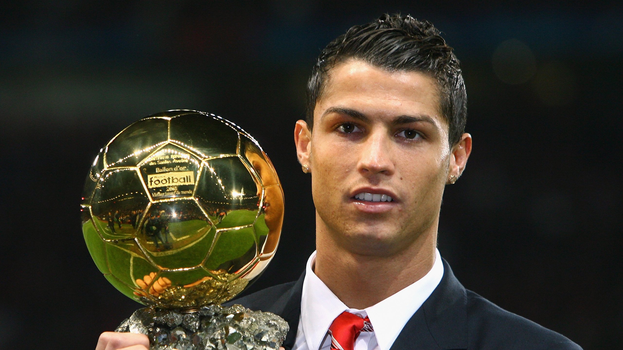 VAR的争议：科技与足球的平衡点在哪里？，足球vr技术